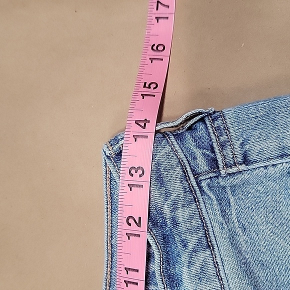 American Eagle Size 2 Med-Light Wash Low Rise Baggy Jeans, Distressed/Destroyed - Picture 7 of 15